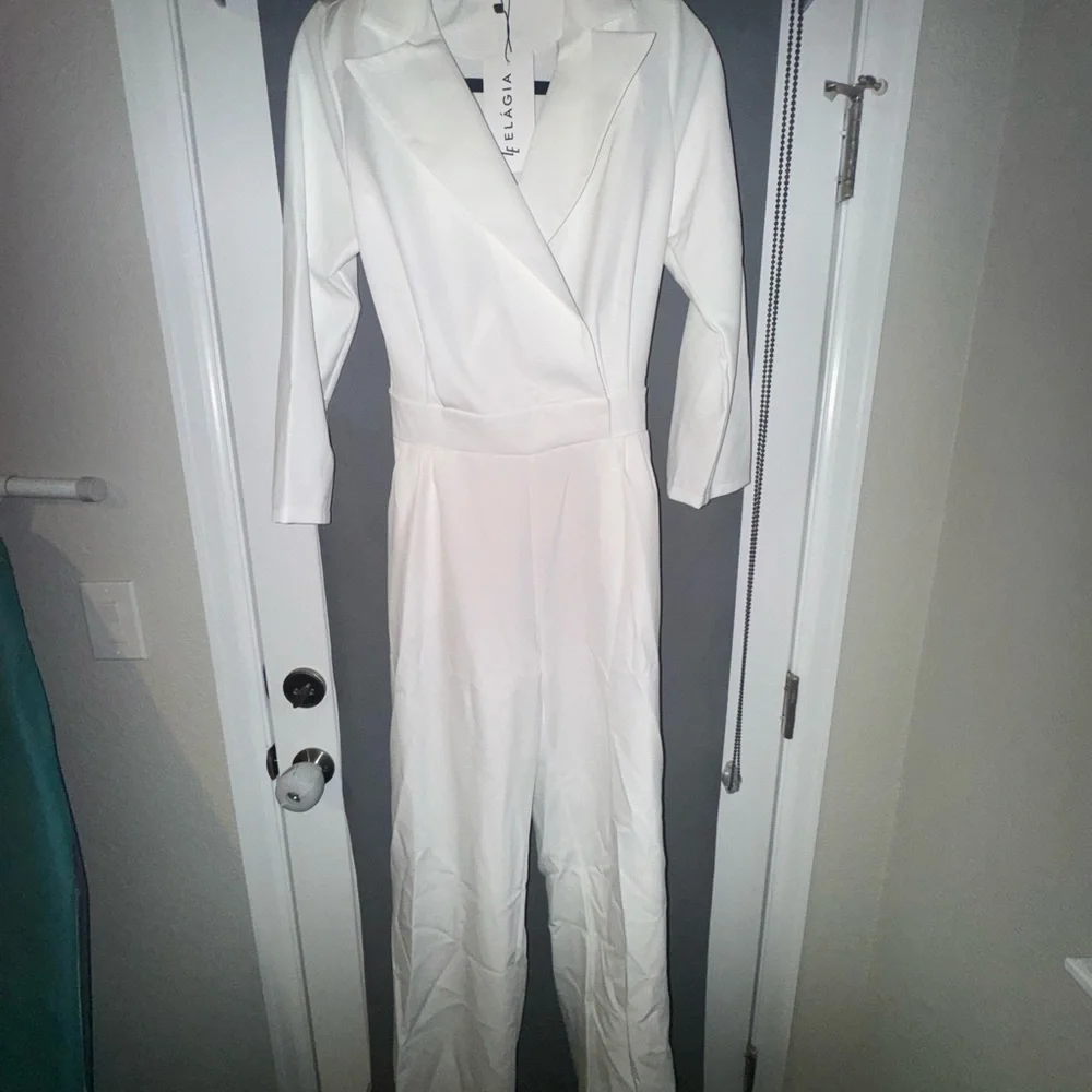 Elegant White Jumpsuit - Picture 4 of 5